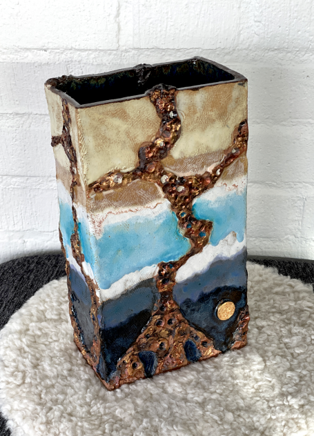 Vas "Under the line"